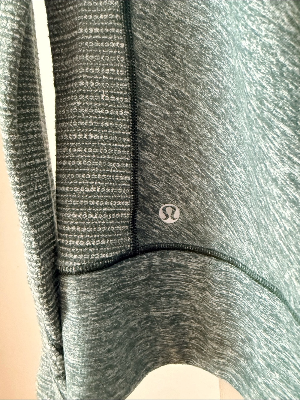Lululemon Women’s Lightweight Long-Sleeve Crewneck Top in Heather Sage - Picture 2 of 4